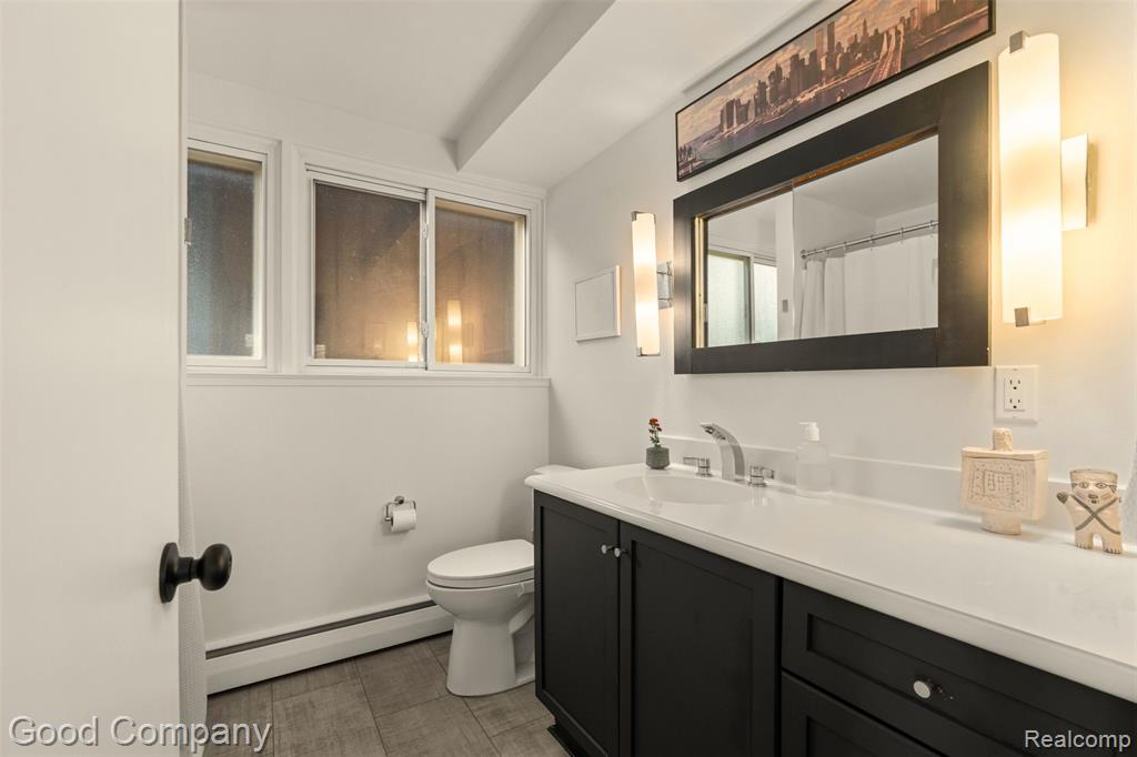 29604 Highmeadow Road Farmington Hills, MI 48334 - Photo 15 of 45