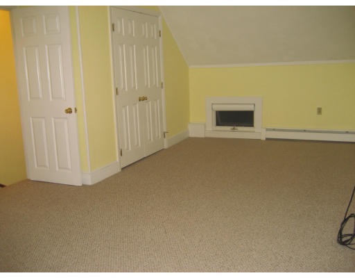 374 Sharps Road Swansea, MA 02777 - Photo 6 of 20 Gallery Image 6