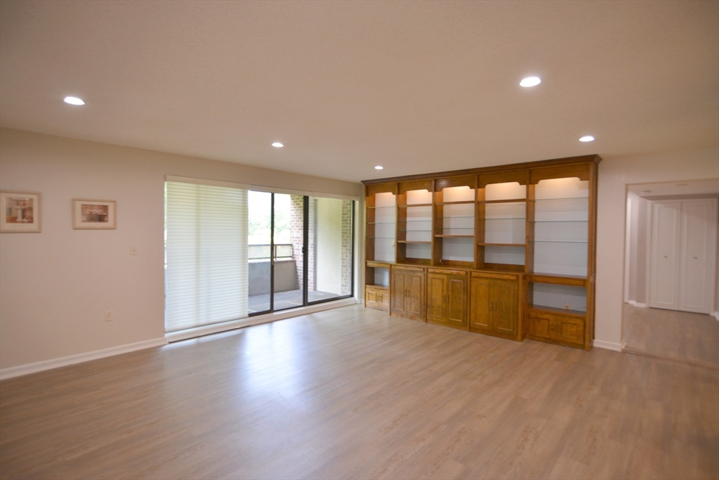 404 Paradise Road, Unit 1P Swampscott, MA 01907 - Photo 9 of 35