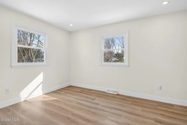 $2,550 | 10 Derry Lane, Colonie, NY 12110