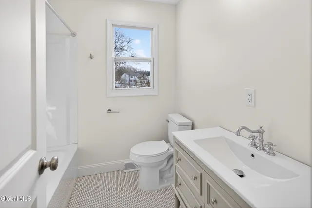 $2,550 | 10 Derry Lane, Colonie, NY 12110