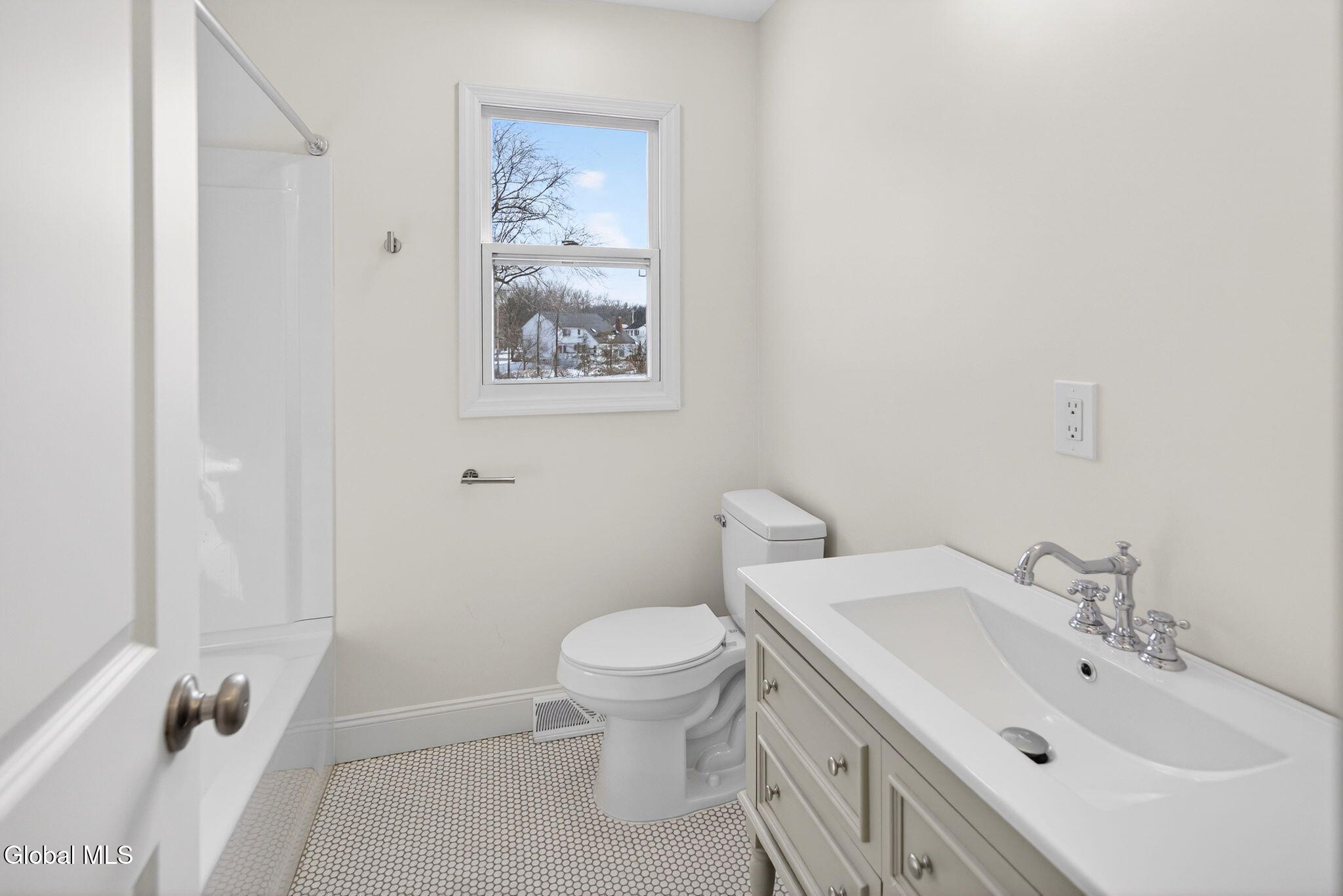 10 Derry Lane Colonie, NY 12110 - Photo 14 of 25 14-web-or-mls-DSC06848