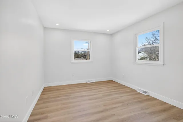 $2,550 | 10 Derry Lane, Colonie, NY 12110