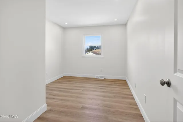 $2,550 | 10 Derry Lane, Colonie, NY 12110