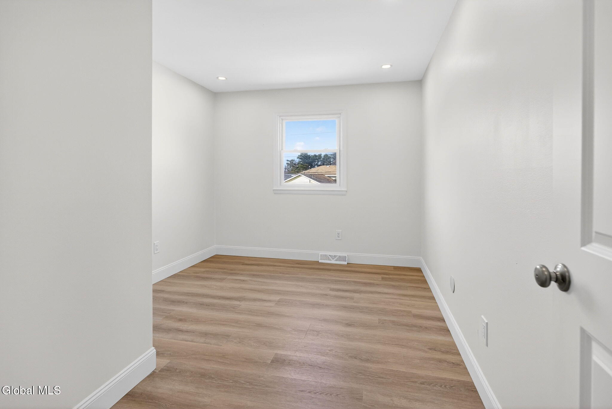 10 Derry Lane Colonie, NY 12110 - Photo 18 of 25 18-web-or-mls-DSC06859