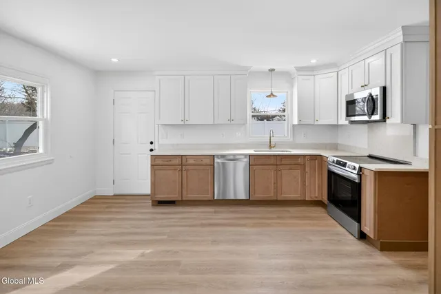 $2,550 | 10 Derry Lane, Colonie, NY 12110