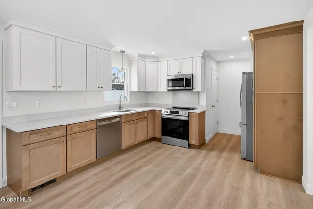 $2,550 | 10 Derry Lane, Colonie, NY 12110