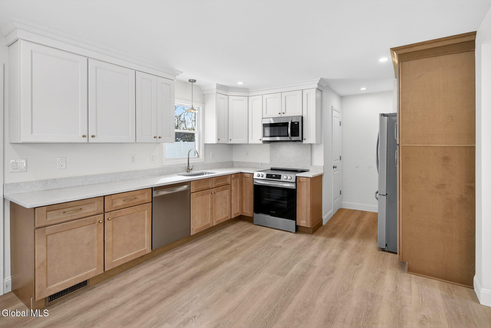 10 Derry Lane Colonie, NY 12110 - Photo 8 of 25 8-web-or-mls-DSC06798