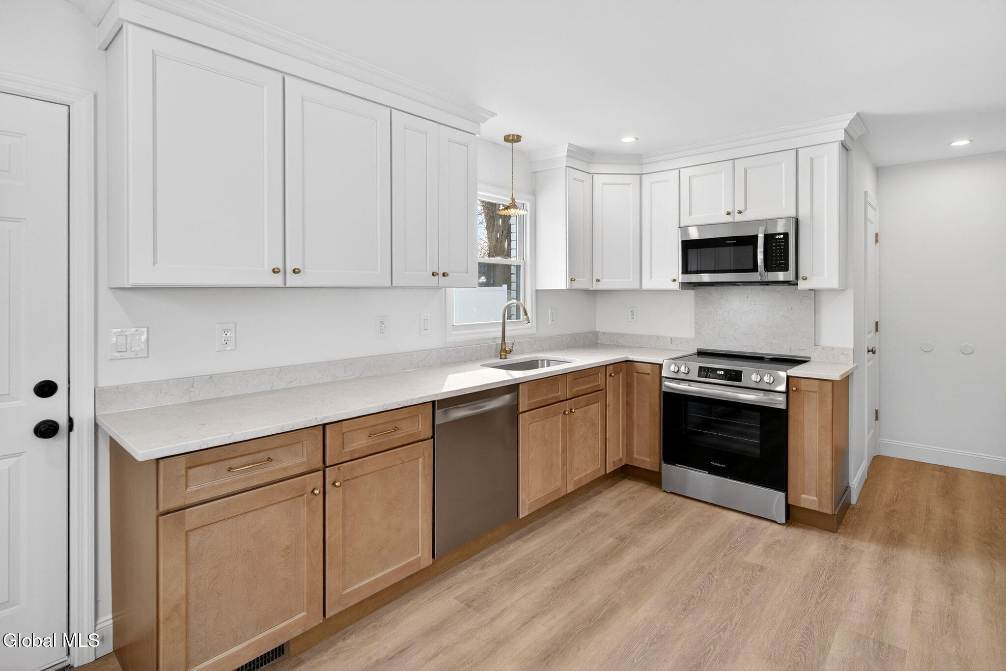 10 Derry Lane Colonie, NY 12110 - Photo 9 of 25 9-web-or-mls-DSC06792