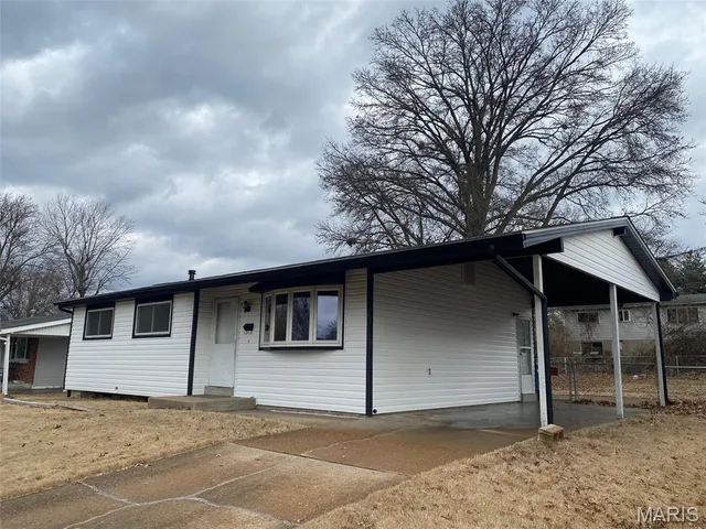$149,000 | 1565 Yaqui Drive, Florissant, MO 63031
