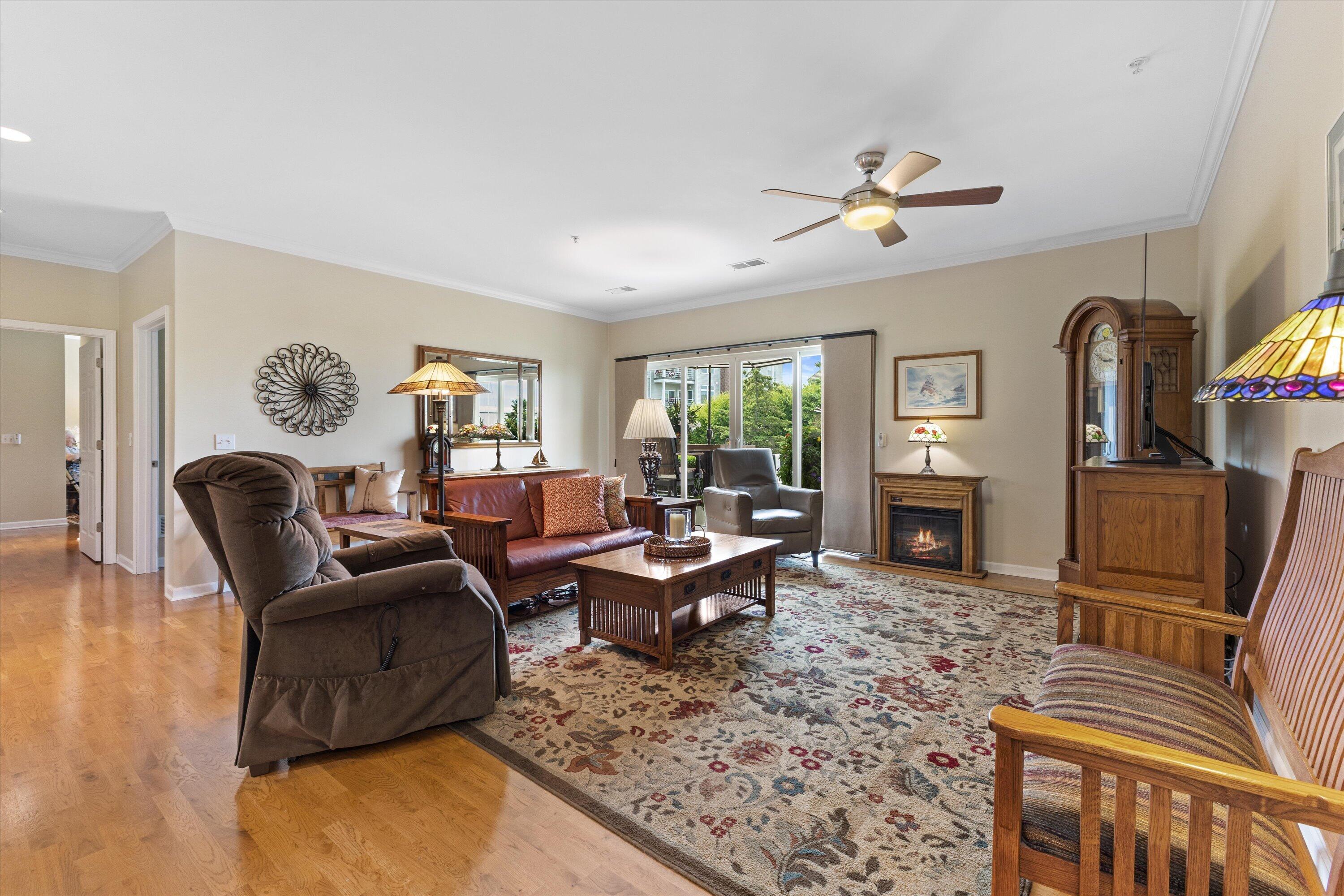 4 Gas Light Drive, Unit 111 Racine, WI 53403 - Photo 11 of 31 Living Room