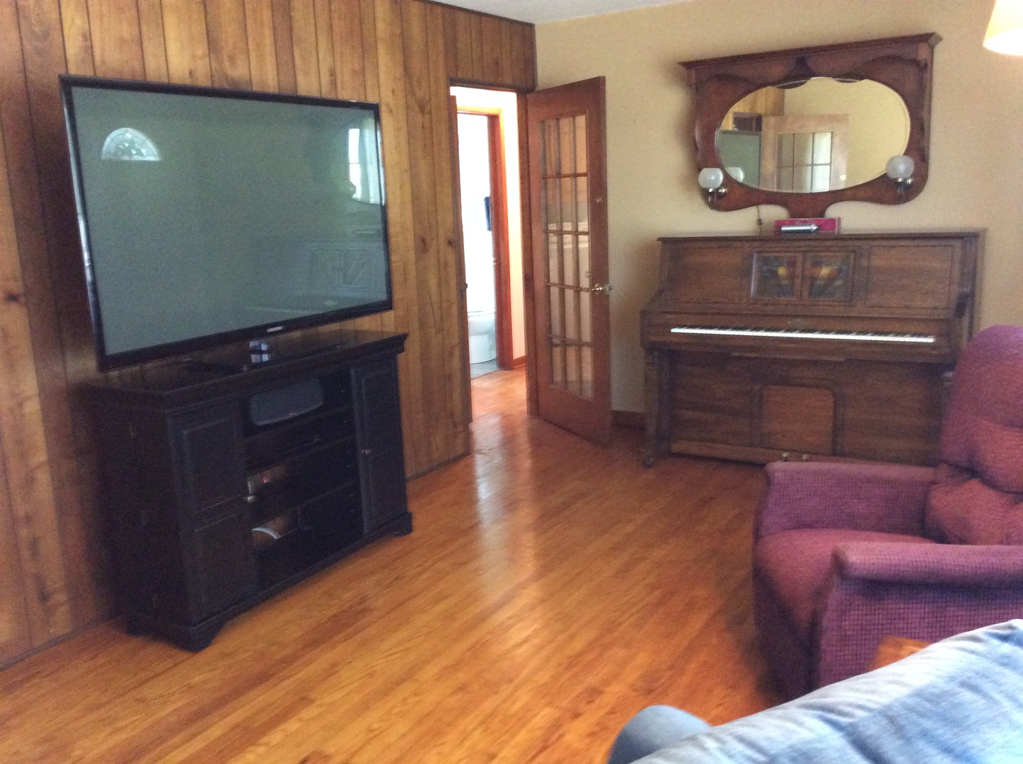 5909 107th Street Chicago Ridge, IL 60415 - Photo 3 of 32 a living room with mirror furniture and a flat screen tv