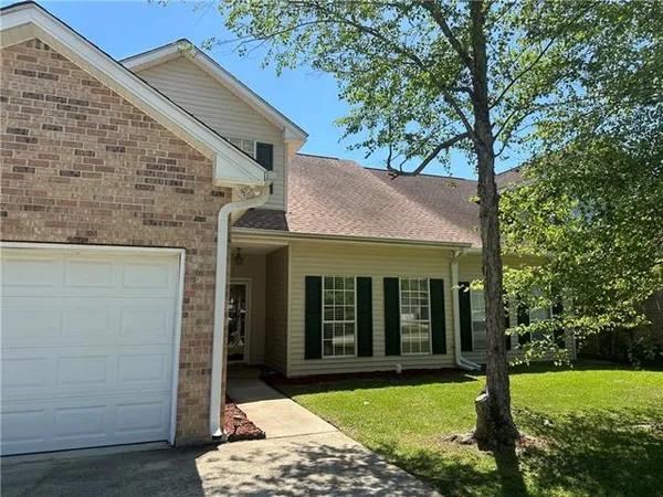 $2,150 | 45 Cottage Court, Mandeville, LA 70448