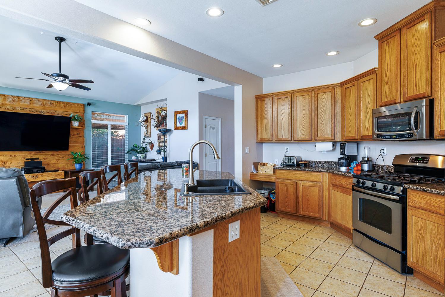308 San Ramon Court Coalinga, CA 93210 - Photo 17 of 62
