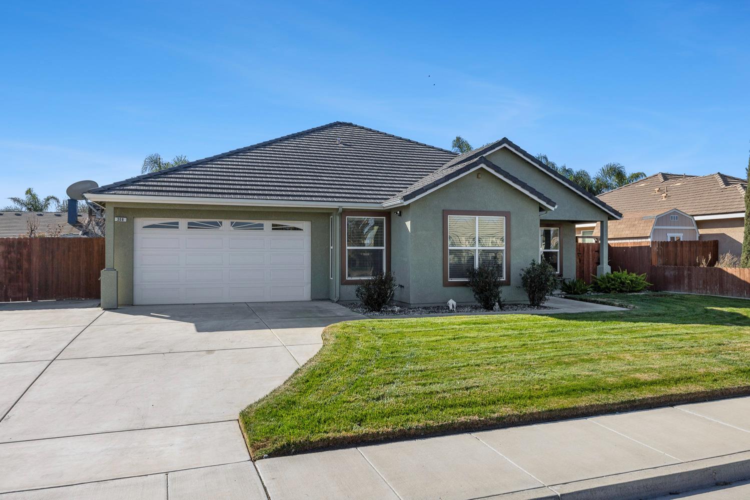 308 San Ramon Court Coalinga, CA 93210 - Photo 3 of 62