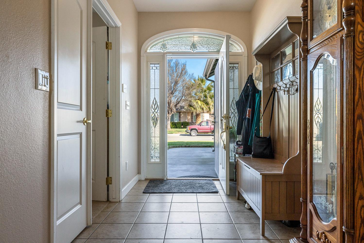308 San Ramon Court Coalinga, CA 93210 - Photo 7 of 62