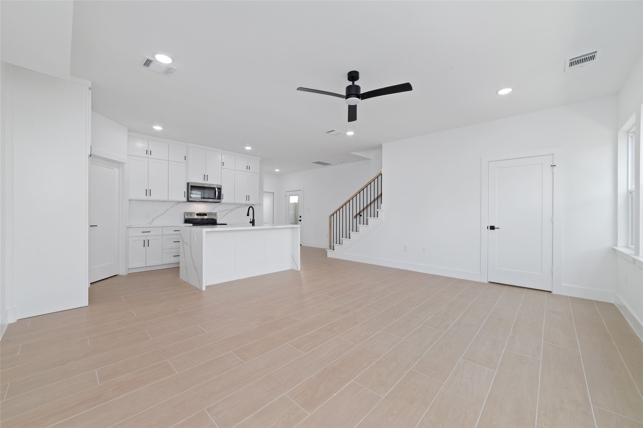 1811 North Spring Drive, Unit 7 Houston, TX 77373 - Photo 11 of 25 Gallery Image 11
