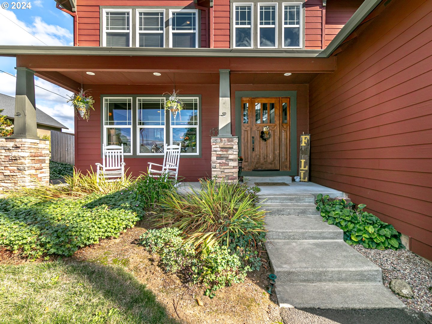16490 Southeast Bluff Road Sandy, OR 97055 - Photo 2 of 33 Gallery Image 2