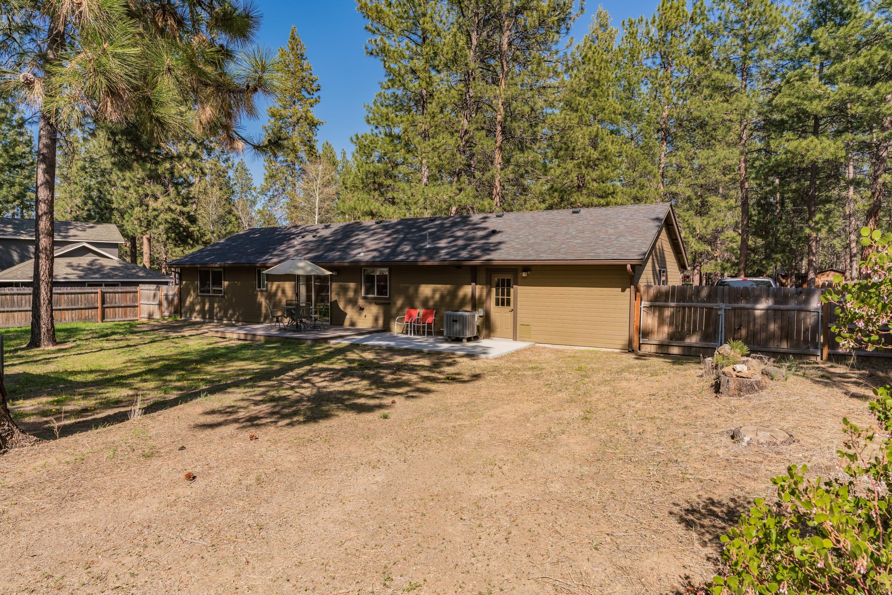 59965 Navajo Road Bend, OR 97702 - Photo 6 of 27 DSC06886