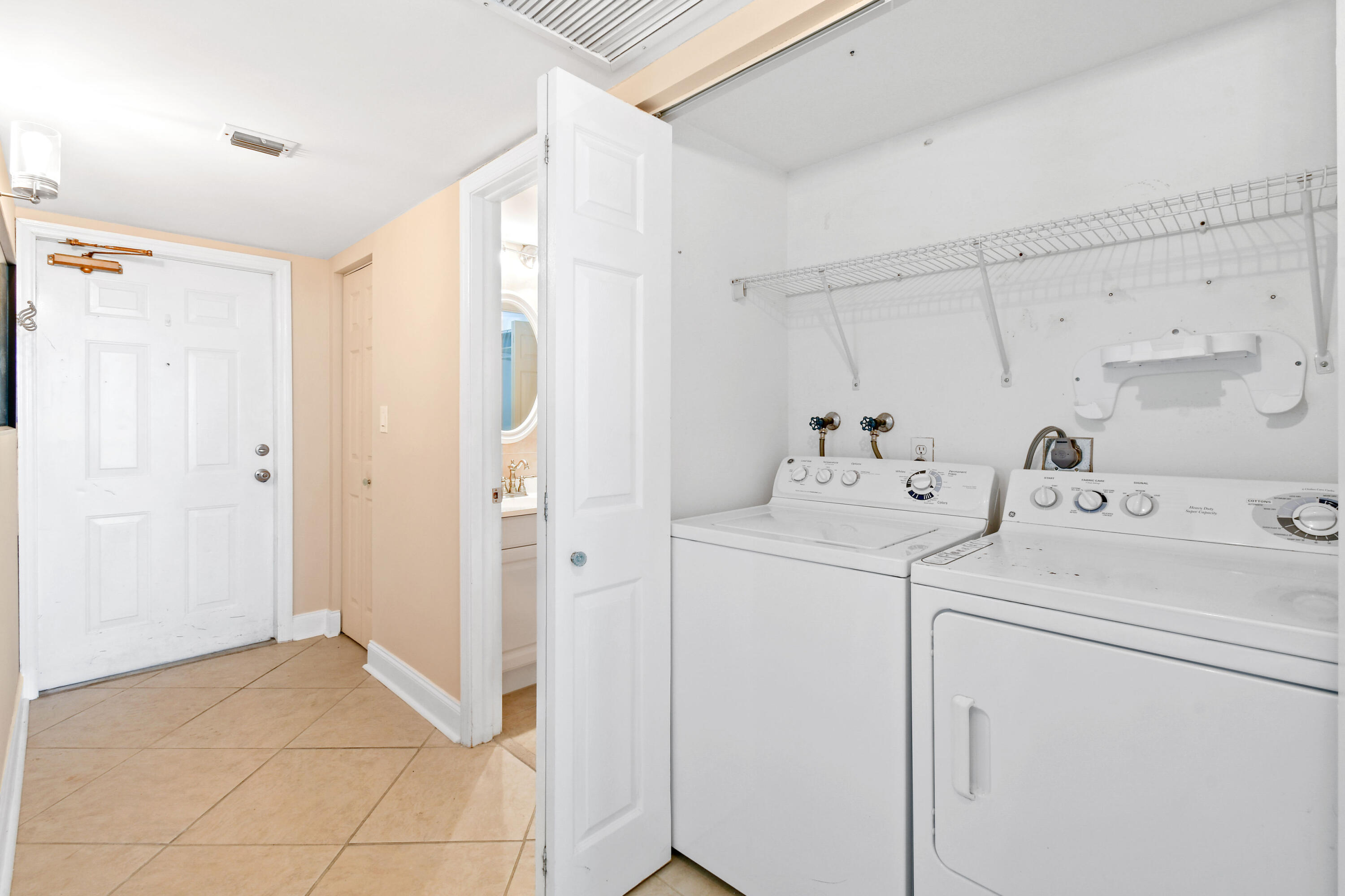 1605 Highway 1, Unit M1404 Jupiter, FL 33477 - Photo 34 of 42 a utility room with dryer and washer