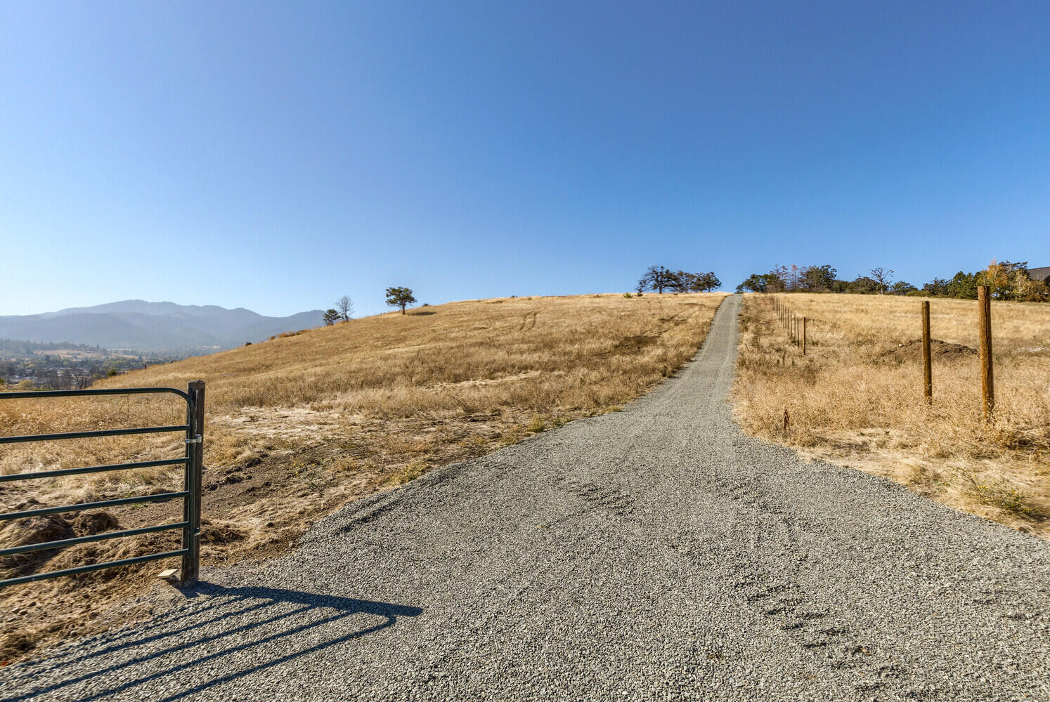 993 Suncrest Road Talent, OR 97540 - Photo 11 of 31 A3