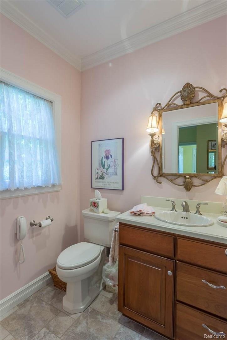 63 Waldon Road Clarkston, MI 48346 - Photo 41 of 83 Powder Room 63 Waldon, Clarkston, MI 48346