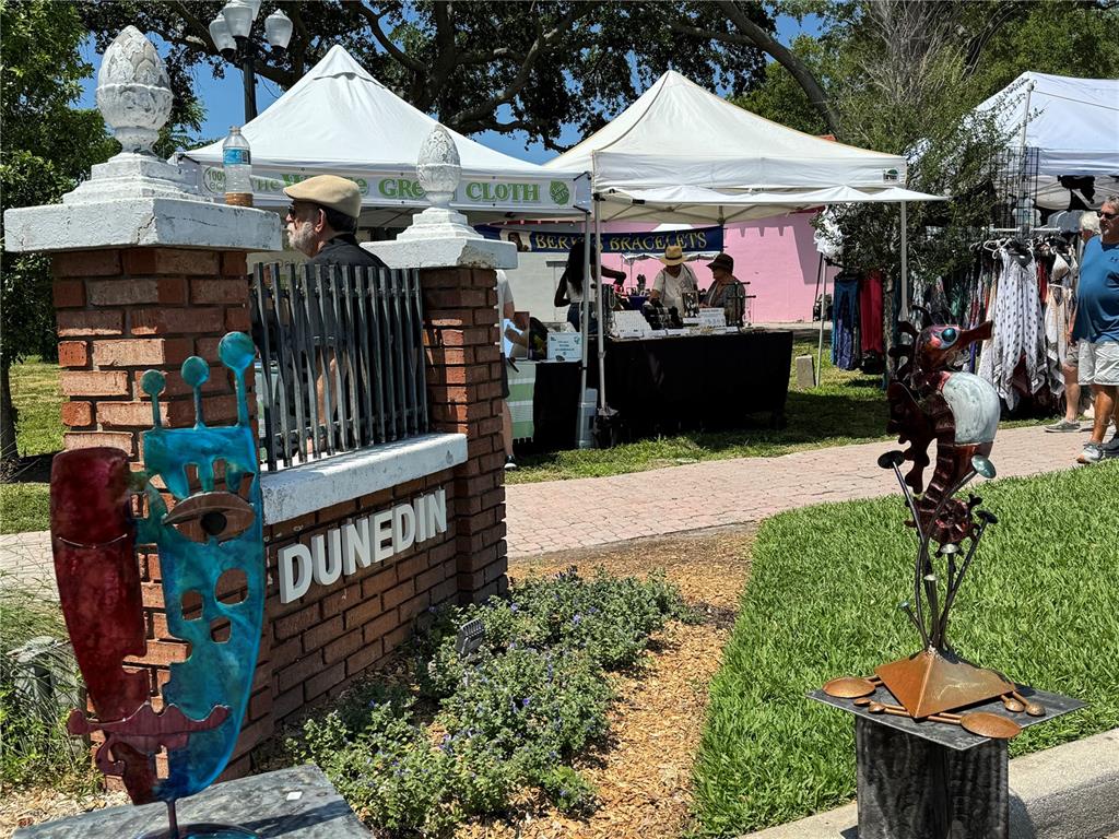 2480 Del Rio Way Dunedin, FL 34698 - Photo 27 of 35 a view of street with sitting area