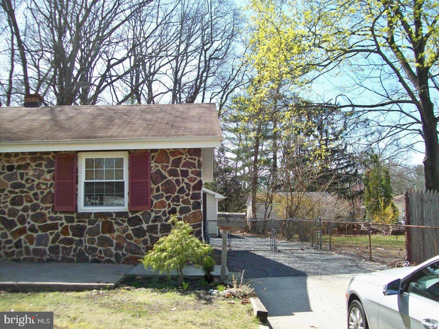 712 South Woodbury Road Pitman, NJ 08071 - Photo 3 of 15