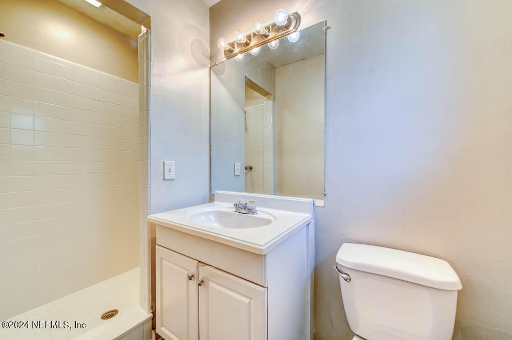 7407 Canaveral Road Jacksonville, FL 32210 - Photo 5 of 21 Primary Bath