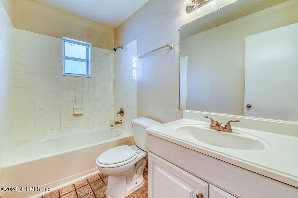 7407 Canaveral Road Jacksonville, FL 32210 - Photo 8 of 21 Hall Bath