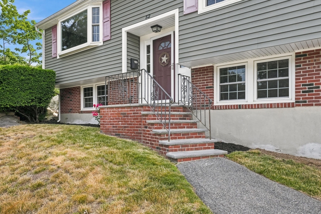 52 Oak Ridge Circle Lynn, MA 01904 - Photo 2 of 42