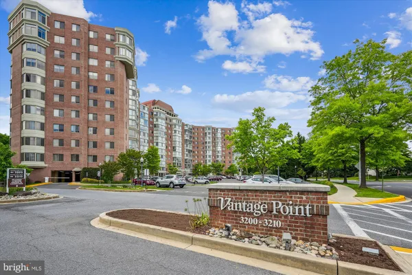 $2,100 | 3210 North Leisure World Boulevard, Unit 119, Silver Spring, MD 20906