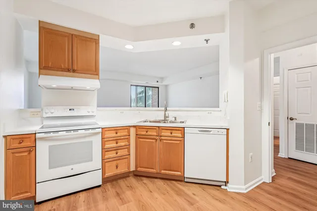 $2,400 | 3210 North Leisure World Boulevard, Unit 119, Silver Spring, MD 20906