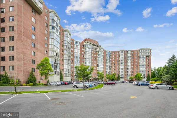 $2,100 | 3210 North Leisure World Boulevard, Unit 119, Silver Spring, MD 20906