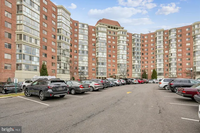 $2,400 | 3210 North Leisure World Boulevard, Unit 119, Silver Spring, MD 20906