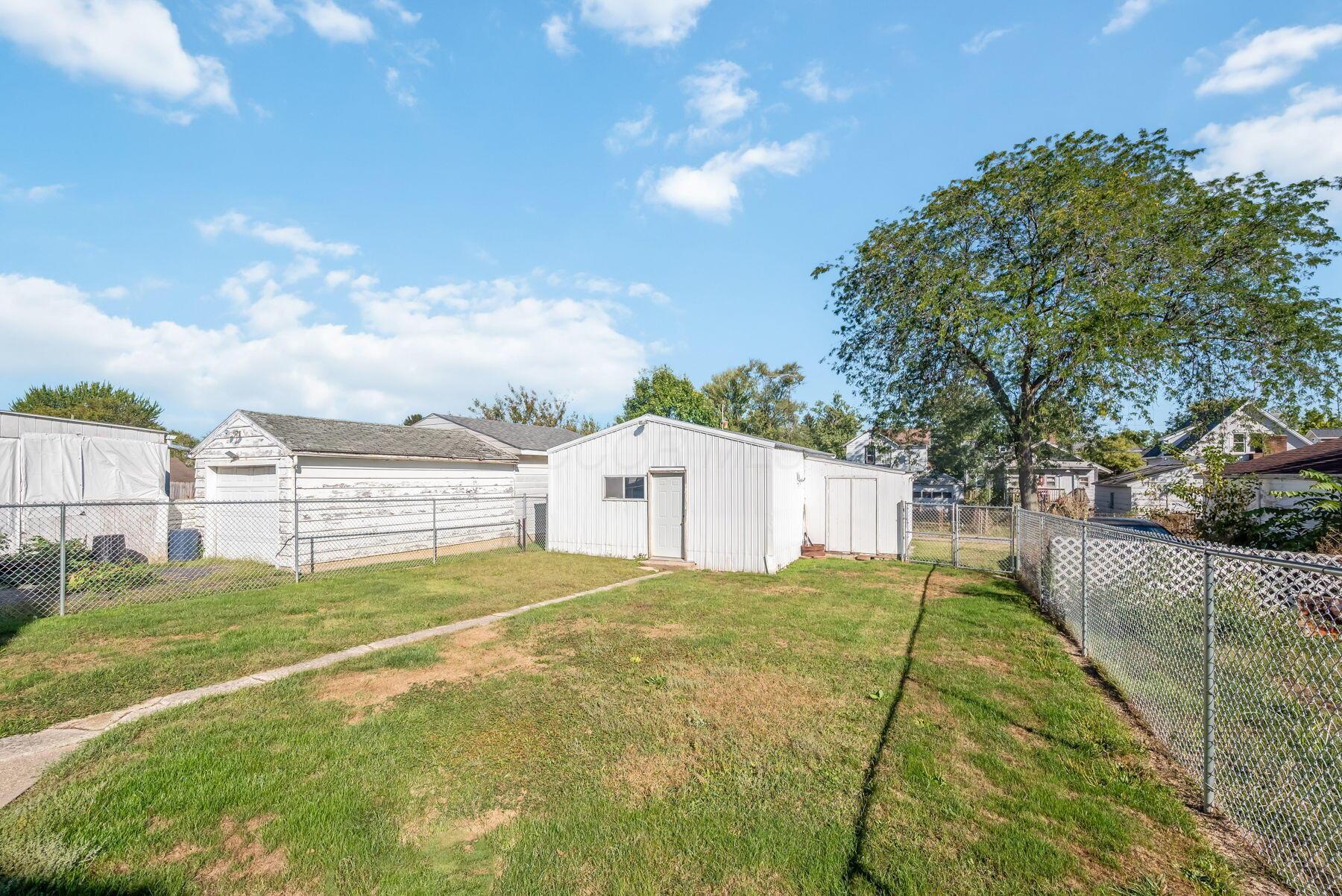 786 Sheridan Road Marion, OH 43302 - Photo 5 of 35 Fenced Yard and Garage