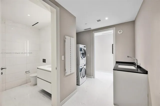 $25,000 | 300 Biscayne Blvd Way, Unit 3903, Miami, FL 33131