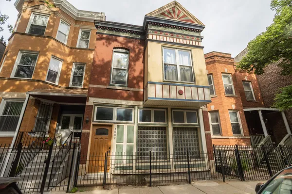 $975,000 | 2007 North Oakley Avenue, Chicago, IL 60647