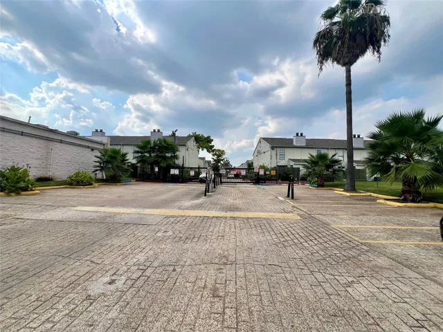 $110,000 | 12652 Windsor Village Drive, Unit 2652, Houston, TX 77071