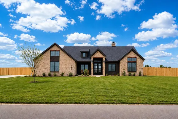 $565,000 | 1150 East Hayes, Tahoka, TX 79373