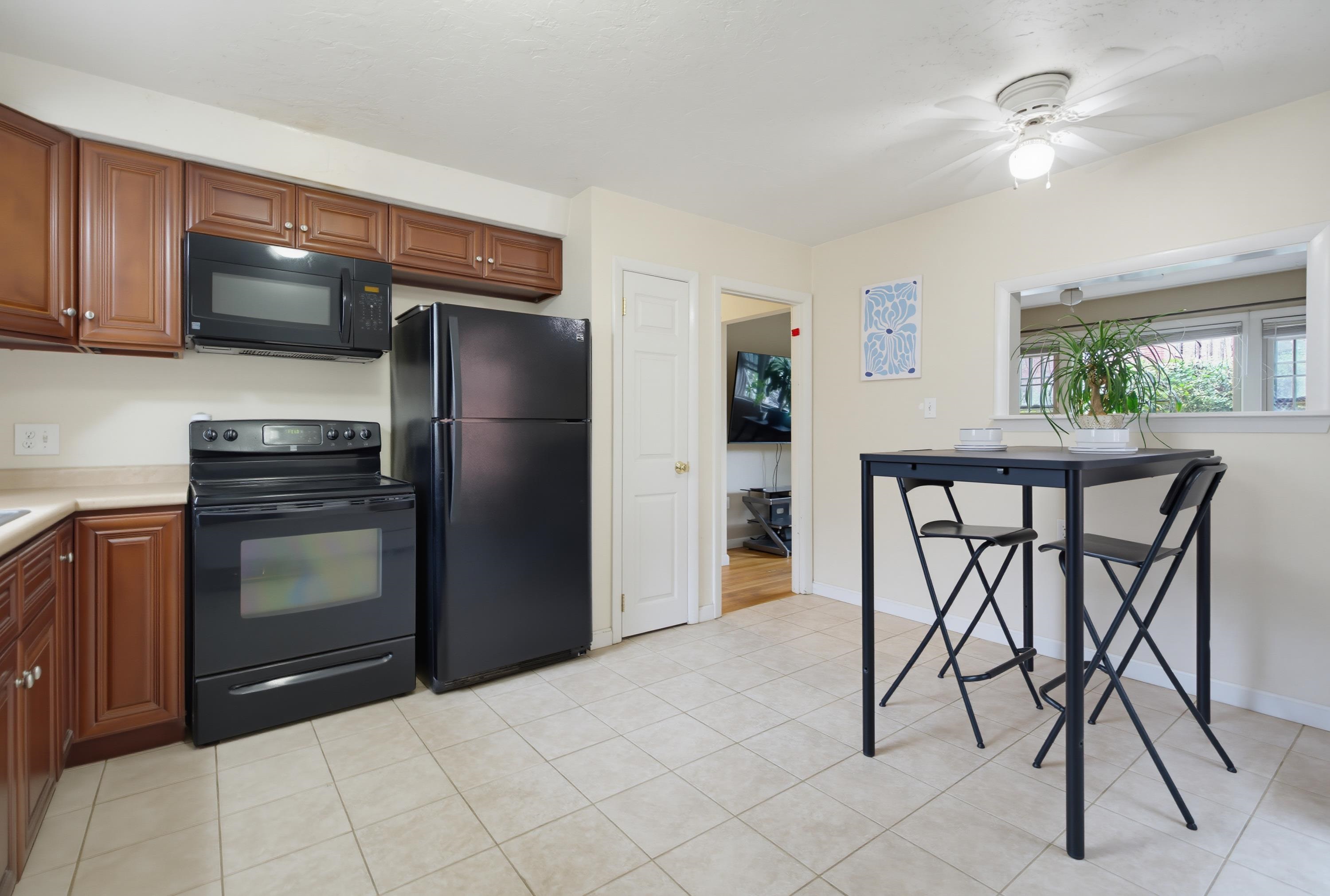 46 Myrtle Street Manchester, NH 03101 - Photo 5 of 33 Gallery Image 5