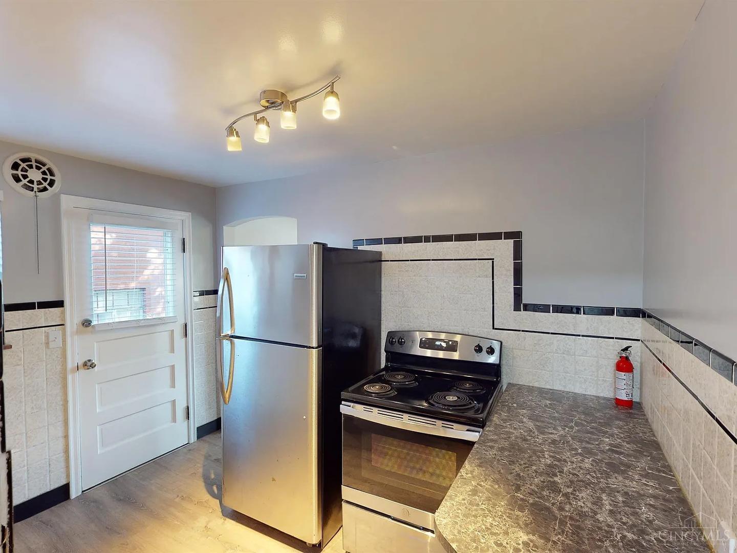 6651 Winton Road Cincinnati, OH 45224 - Photo 6 of 8 Photo is pre renters