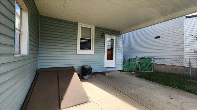a view of backyard with a garden