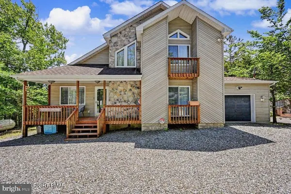 $774,000 | 211 Nadine Boulevard, Pocono Summit, PA 18346