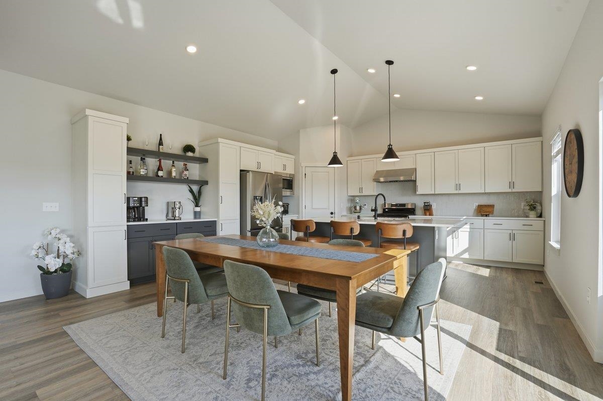 1543 North Thompson Road Sun Prairie, WI 53590 - Photo 14 of 58