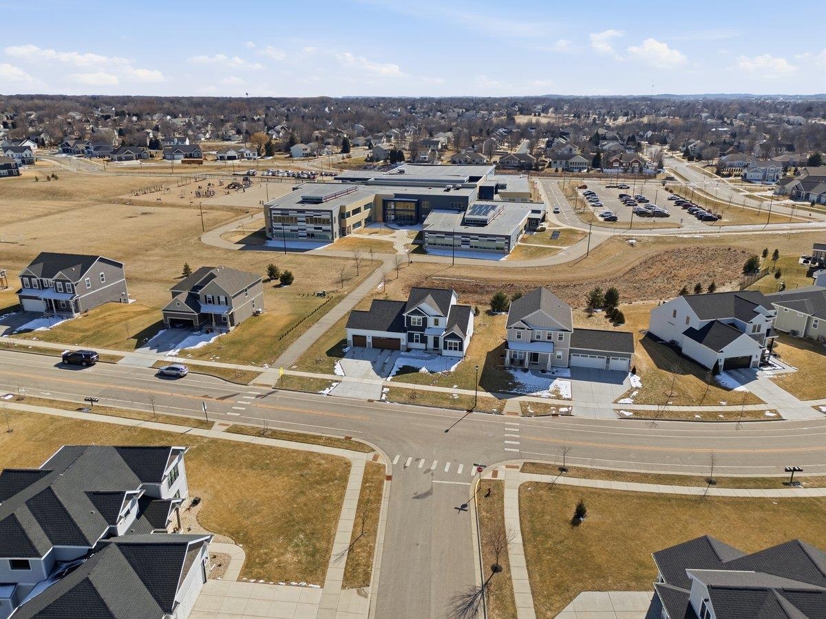 1543 North Thompson Road Sun Prairie, WI 53590 - Photo 2 of 58