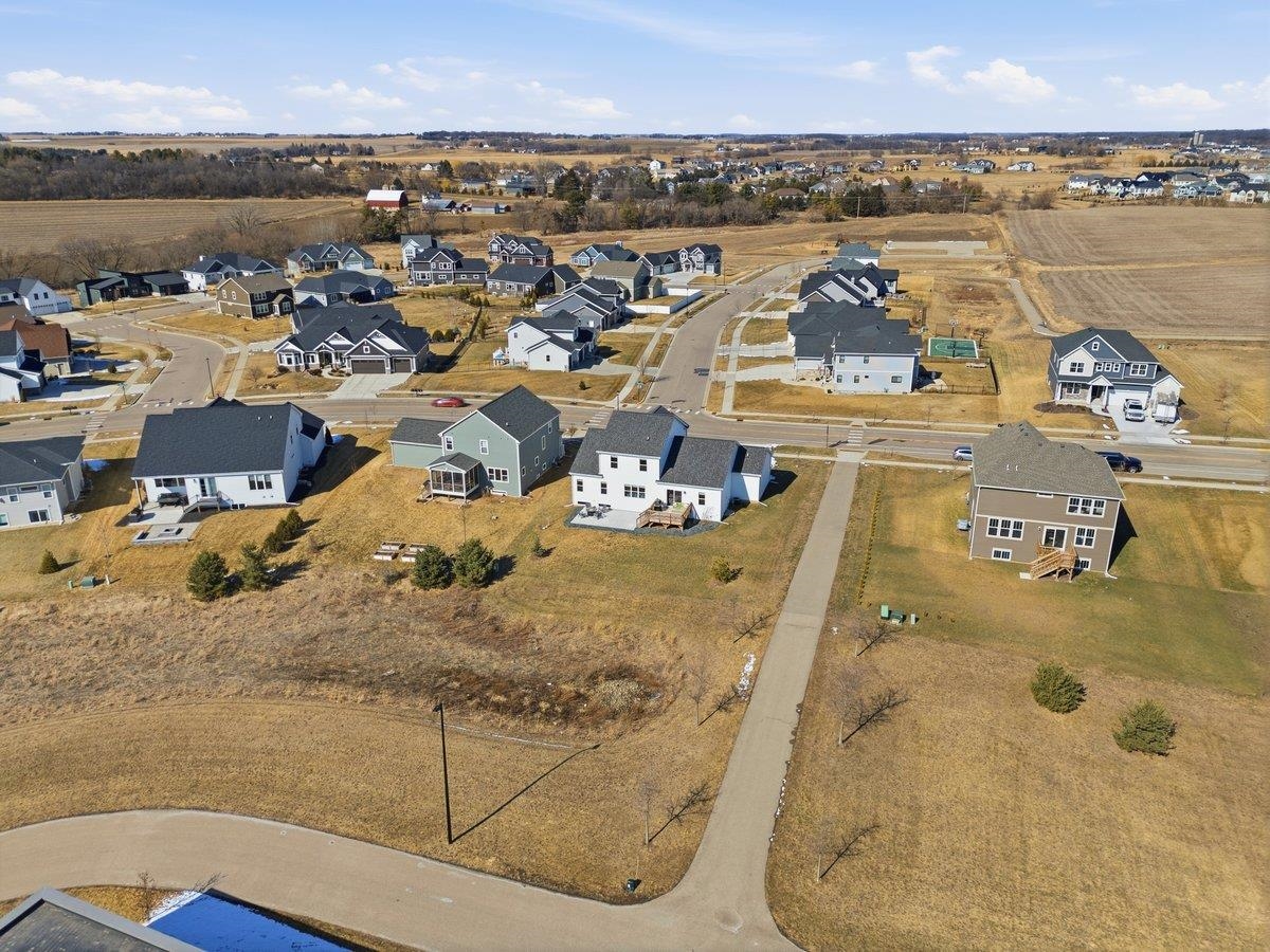 1543 North Thompson Road Sun Prairie, WI 53590 - Photo 3 of 58