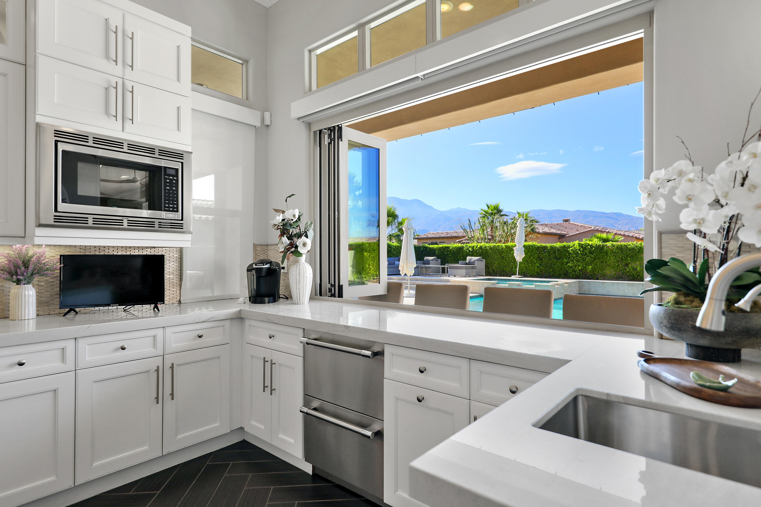 54820 Aristides Court La Quinta, CA 92253 - Photo 14 of 62 Kitchen pass through