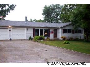6 Village Green Road Petersburg, IL 62675 - Photo 1 of 8