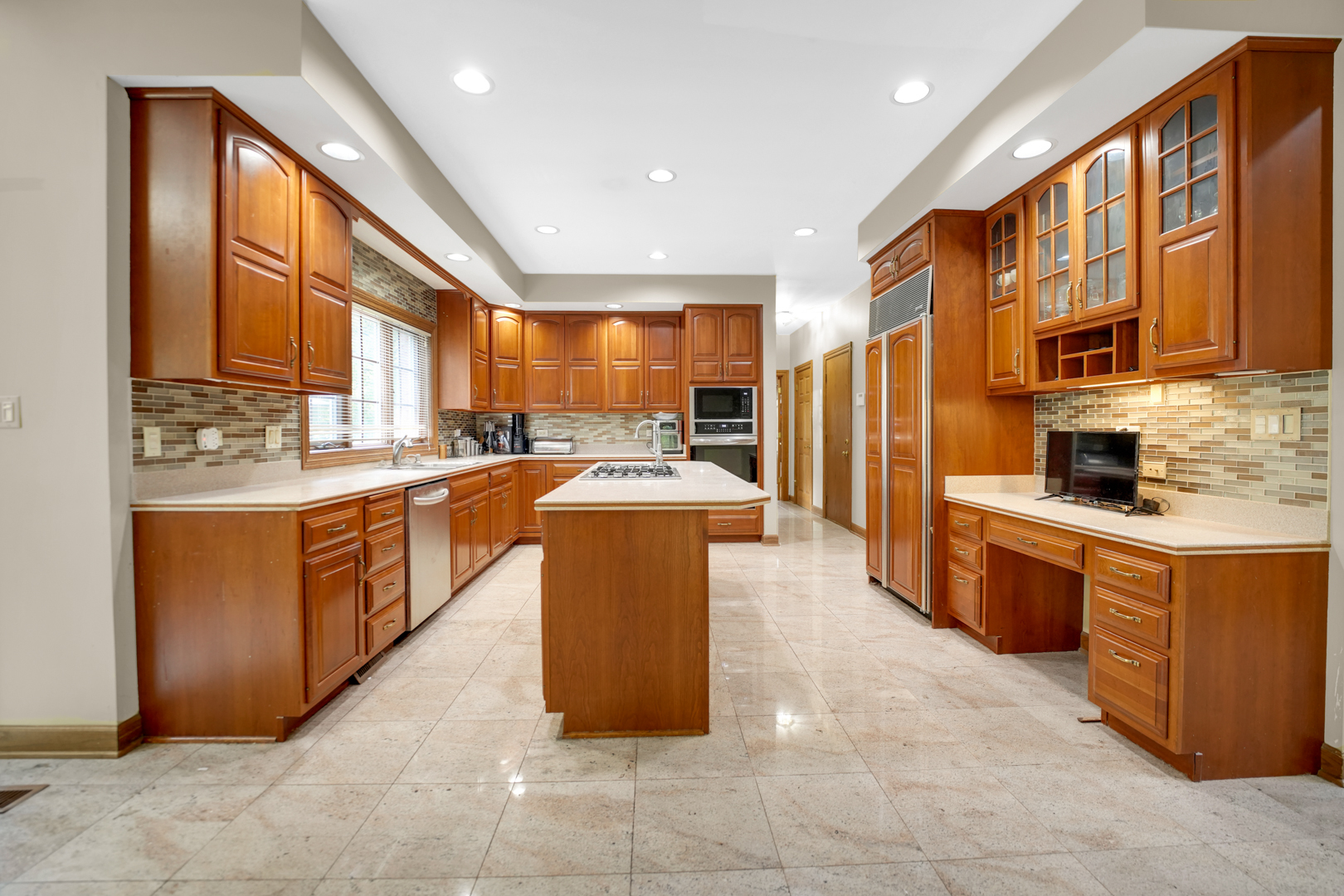 1816 Princeton Road Flossmoor, IL 60422 - Photo 6 of 26 a large kitchen with stainless steel appliances granite countertop a stove a sink dishwasher and a refrigerator